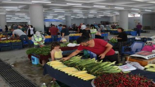 Merkezefendide pazar yerlerinin günü bayrama özel değişti