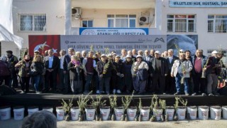 Mersinde çiftçiye zeytin fidanı ve organik sıvı gübre desteği