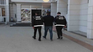 Mersinde ele geçirilen uyuşturucuyla ilgili 2 kişi gözaltına alındı