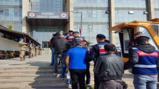 Mersinde jandarmanın düzenlediği kökünü kurutma operasyonunda 25 tutuklu