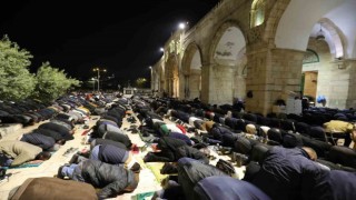 Mescid-i Aksada 200 bin Müslüman teravih namazı kıldı