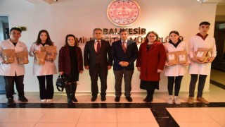 Meslek lisesi öğrencilerinden depremzedelere maddi destek