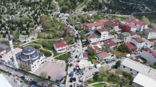 Mezarlık ziyaretine giden vatandaşlar trafikte yoğunluk oluşturdu