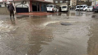 Midyat ve Nusaybinde sel meydana geldi, evleri su bastı, yollar kapandı