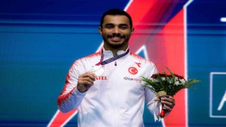 Milli cimnastikçi Ferhat Arıcan gümüş madalya kazandı