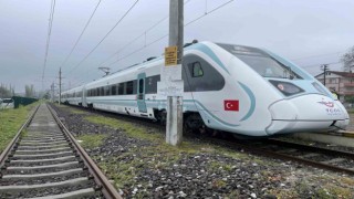 Milli elektrikli tren, TCDDye teslim edilip Sakarya Garına hareket etti