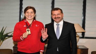 Milli Güreşçiler Adar ve Aktürk, Hırvatistanda ay-yıldızlı bayrağı dalgalandıracak