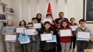 Minik Eller Tasarlıyor Projesinde dereceye giren öğrenciler İl Milli Eğitim Müdürlüğünde ağırlandı