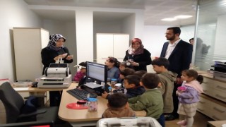 Minik öğrenciler kumbaralarındaki paraları depremzedelere gönderdi