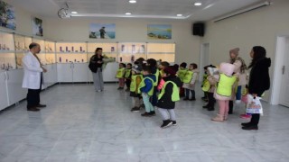 Minik öğrencilere Eğirdir Gölünü ve Balıklarını Tanıyorum eğitimi verildi