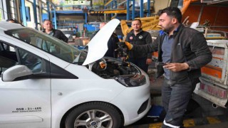 Motora sıkışan kedi için seferberlik