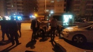 Motosiklete çarptı, bırakıp kaçtı