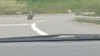 Motosikletini yatarak kullanan sürücü kamerada