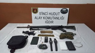 MSB: Hudut Kartallarımız, İrandan ülkemize sızmaya çalışan PKK/KCKlı 2 teröristi silahlarıyla birlikte yakaladı. Hudutlarda mücadelemiz etkin ve kararlı şekilde devam ediyor.