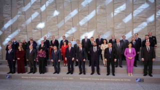 NATO Dışişleri Bakanları aile fotoğrafı çektirdi