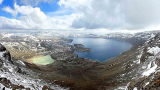 Nemrut Dağı ve krater göllerinin muhteşem kar manzarası hayran bırakıyor