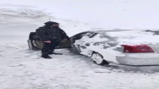 Nisan ayında yağan kar Palandöken yolunda mahsur bıraktı