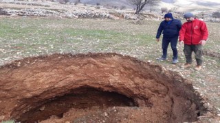 Nurhakta deprem sonrası obruklar oluşmaya başladı
