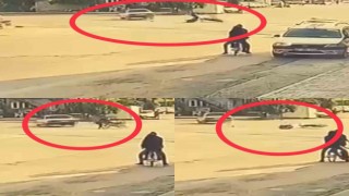 O anlar kamerada: Motosikletle otomobil çarpıştı, sürücü savruldu