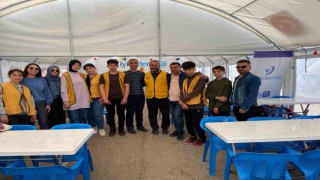 Öğrenciler depremzedeler için yardım topladı