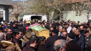Elazığ'da oğulları tarafından öldürülen 6 kişilik aile son yolculuklarına uğurlandı