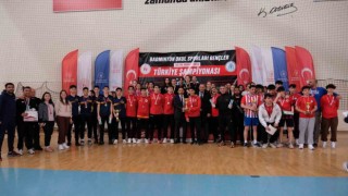 Okul Sporları Gençler Badminton Türkiye Şampiyonası Erzincanda sona erdi