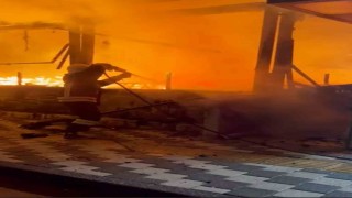 Ölüdenizde aynı kişiye ait iki ayrı işyeri aynı anda kundaklandı