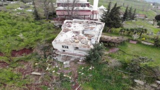 Orduda heyelan: Bir ev yan yattı