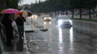 Orduda sağanak yağış hayatı olumsuz etkiledi