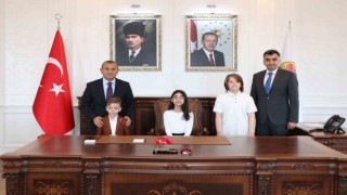 Orduda vali koltuğu şehit çocuklarına emanet