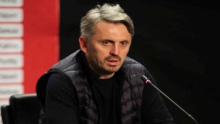 Orhan Ak: “Kalmamın hem takıma hem kulübe zarar vereceğini düşündüğüm için oyuncularımla vedalaştım”