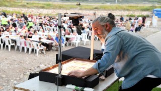 Osmaniyede iftar öncesi kum sanatı ve semazen gösterisi