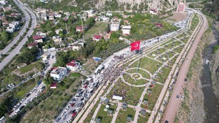 Osmaniye'de Mavi gökyüzü çocukların uçurtmalarıyla renklendi