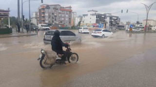 Osmaniyede şiddetli yağmur ve dolu etkili oldu
