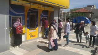 Osmaniye'de Vatandaş para kuyruğunda, ATM’lerde para yok!..