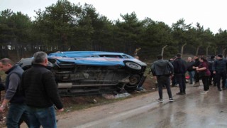 Otobüs jandarma aracına ve minibüse çarptı: 14 yaralı