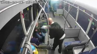 Otobüs şoföründen örnek davranış, iftara yetişemeyen yolculara yiyecek dağıttı