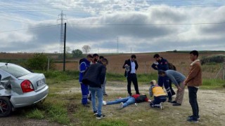 Otomobil iş yeri duvarına çarptı, sürücü yaralandı
