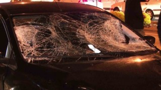 Otomobilin çarptığı 2 yaya ağır yaralandı