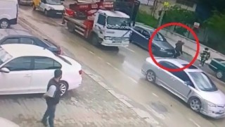 Otomobilin çarptığı yaya metrelerce sürüklendi