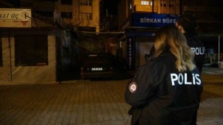 Otomobiline bindiği esnada bacağına kurşun isabet etti
