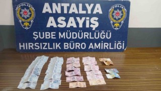 Oyaladıkları taksicinin cebinden para çalan 3 şüpheli yakalandı