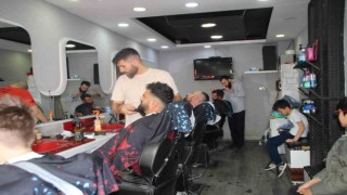 (ÖZEL) Bayan kuaförleri yaşanan yoğunluktan işyerleri sahura kadar açık