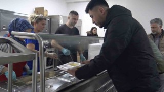 (Özel) Bursada öğrenci ve ihtiyaç sahiplerine günde 2 öğün sıcak yemek
