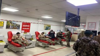 Özel harekat polisleri kan bağışında bulundu