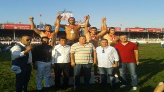 Pamukkale Belediyespor yağlı güreş sezonuna madalya ile başladı