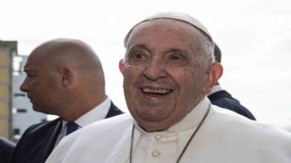 Papa Francis hastaneden taburcu oldu: Hala hayattayım