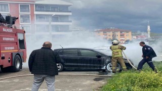 Park halindeki otomobilde yangın çıktı