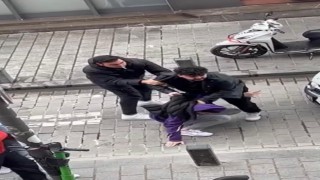 Pendikte laf atma kavgasında sosyal medya fenomeninin tekme ve yumrukları havada uçuştu