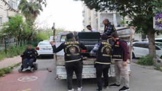 Polis, bedensel engellilerin çalınan ekmek teknelerini bulup ayaklarına kadar getirdi